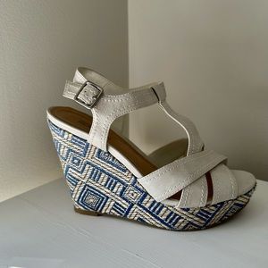 KENNETH COLE REACTION WEDGE SANDAL CREAM BLUE DESIGN SIZE 7.5 NORDSTROM